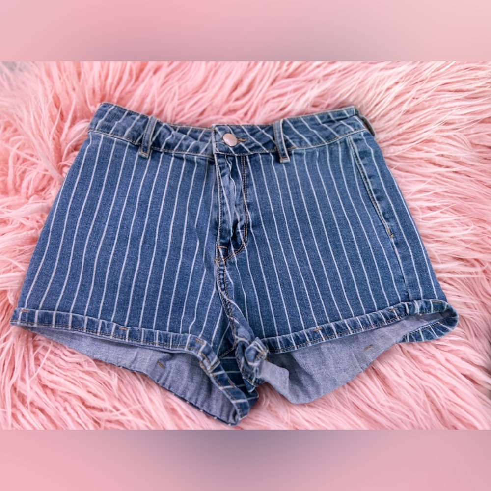 Kendall and Kylie striped denim shorts size 24